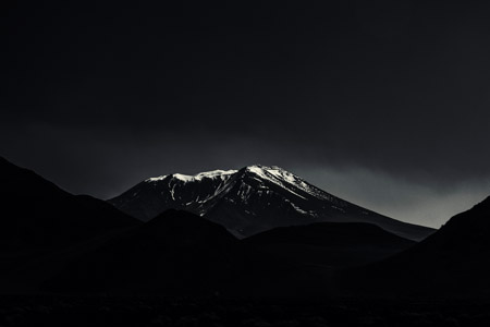 fotografia en blanco y negro del desierto de atacama